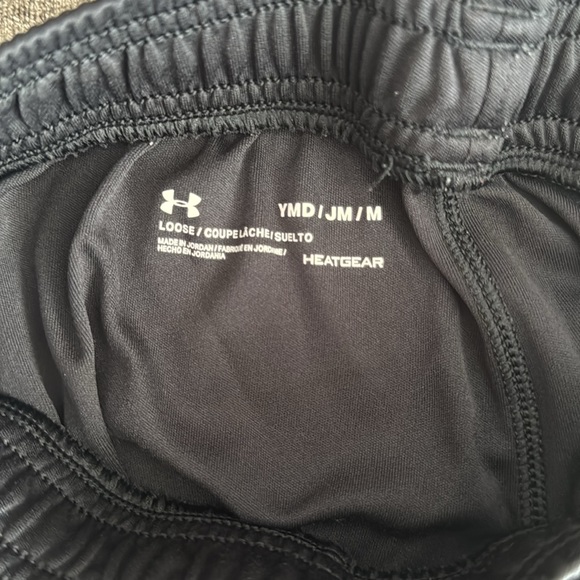 EUC Under Amour Sz Youth Medium black with logo - Picture 2 of 2